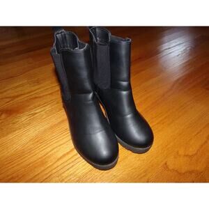 Olivia Miller lug sole 3" heel ankle boots 9 Excellent Pull on